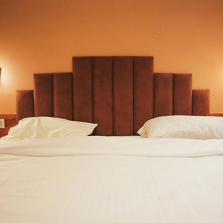 The Krati Resort & Convention Centre バレーリー エクステリア 写真