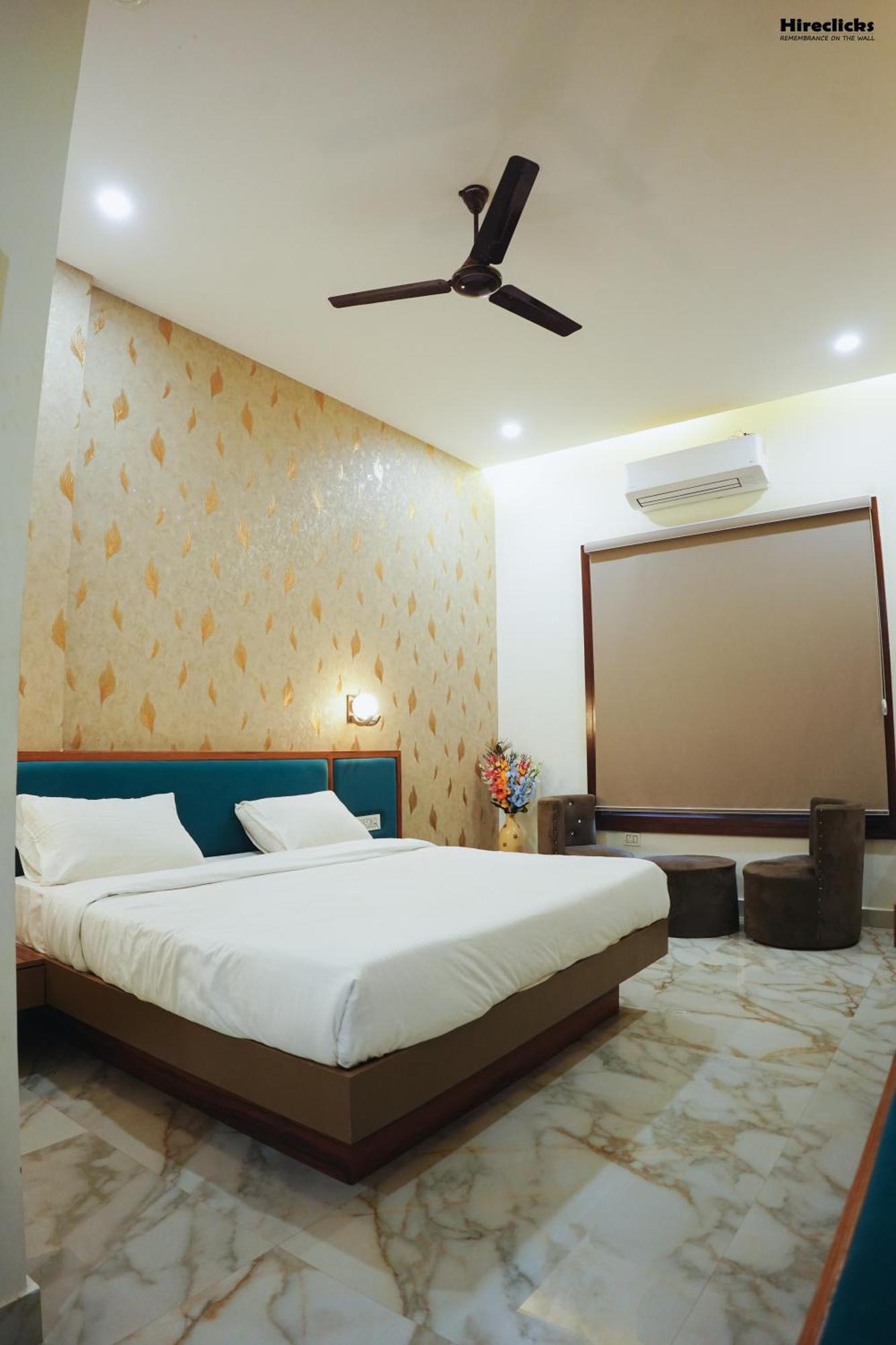 The Krati Resort & Convention Centre バレーリー エクステリア 写真