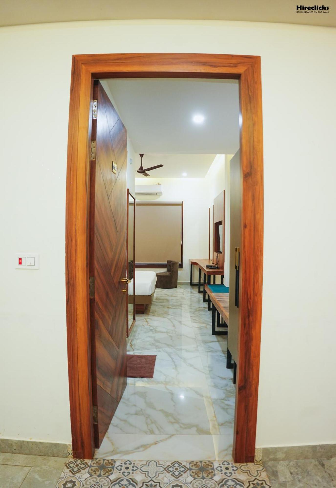 The Krati Resort & Convention Centre バレーリー エクステリア 写真