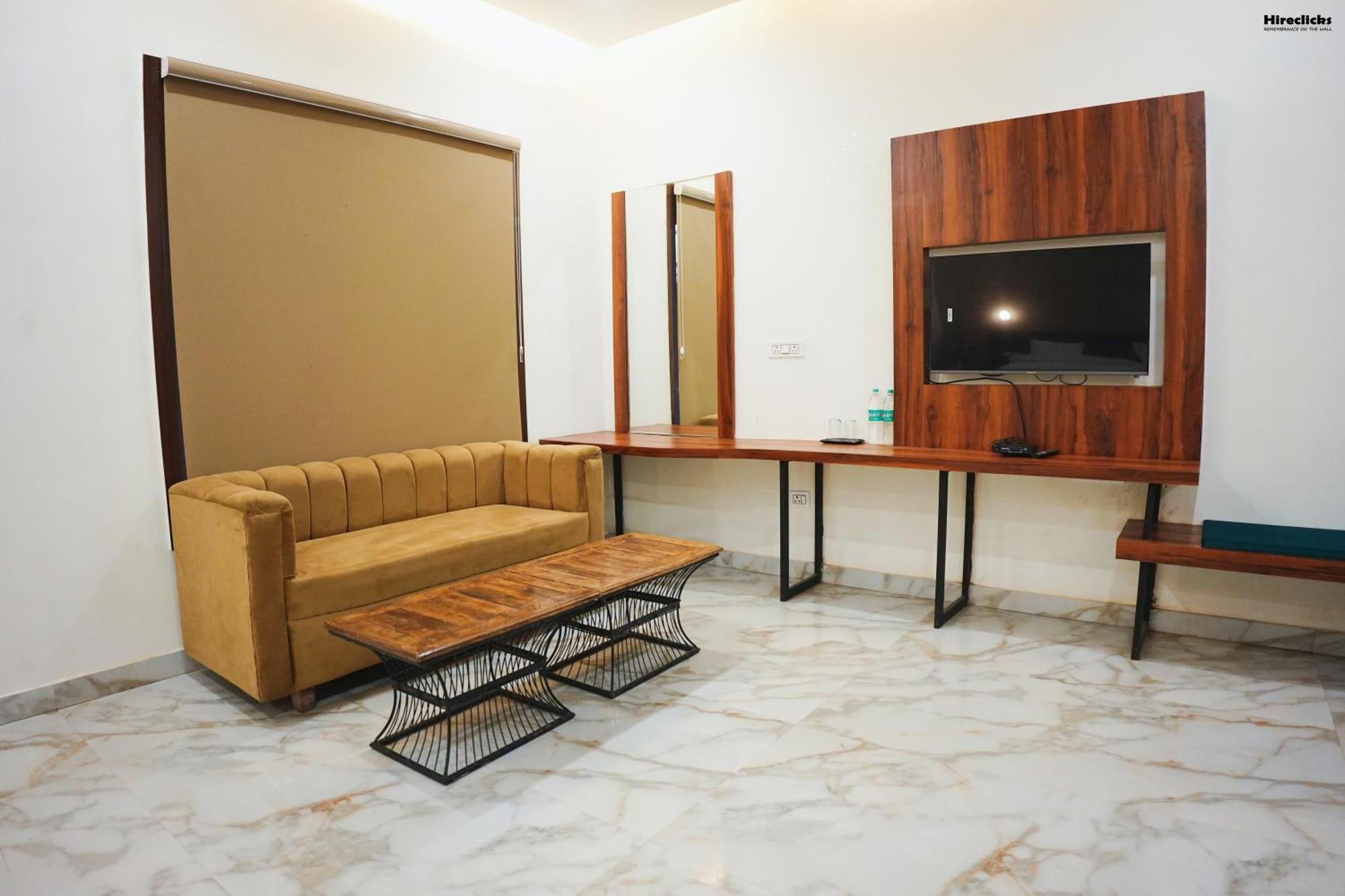 The Krati Resort & Convention Centre バレーリー エクステリア 写真